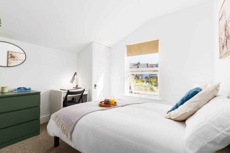 Photo 1: Room 5 - Spacious, quiet room (at the back of the property) with it's own spacious off-suite bathroo