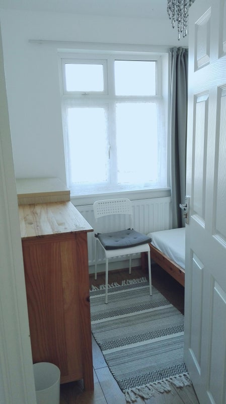 Photo 1: Bedroom 3