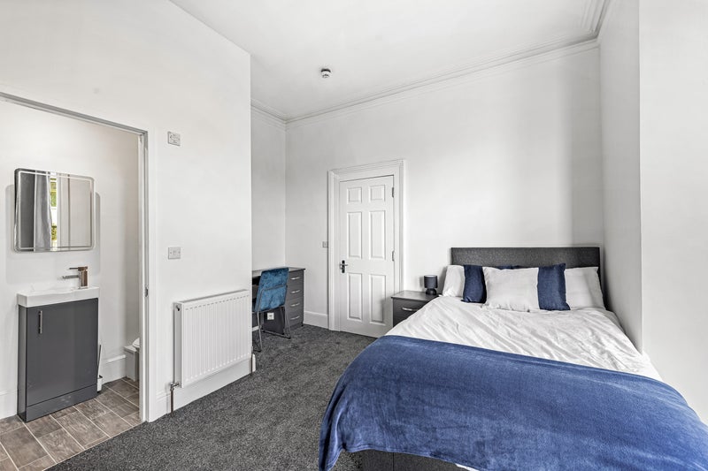 Photo 1: Bedroom 1