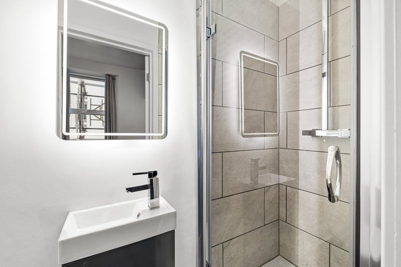 Photo 1: Bedroom 4 Ensuite