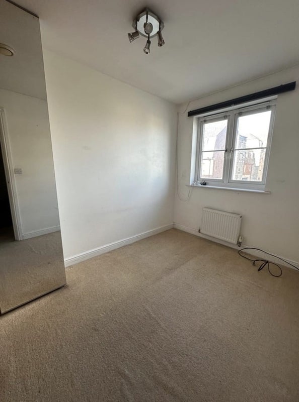 Photo 1: Bedroom view