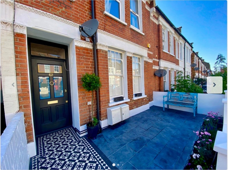 Photo 1: Entrance with shared front door
