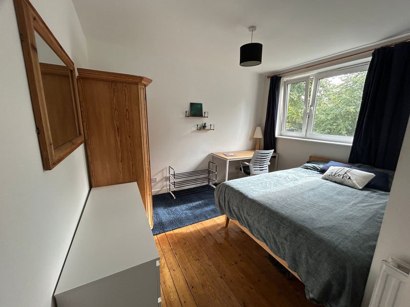 Photo 1: Bedroom 