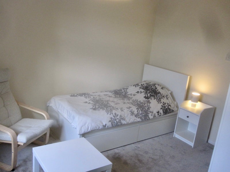 Photo 1: Room available