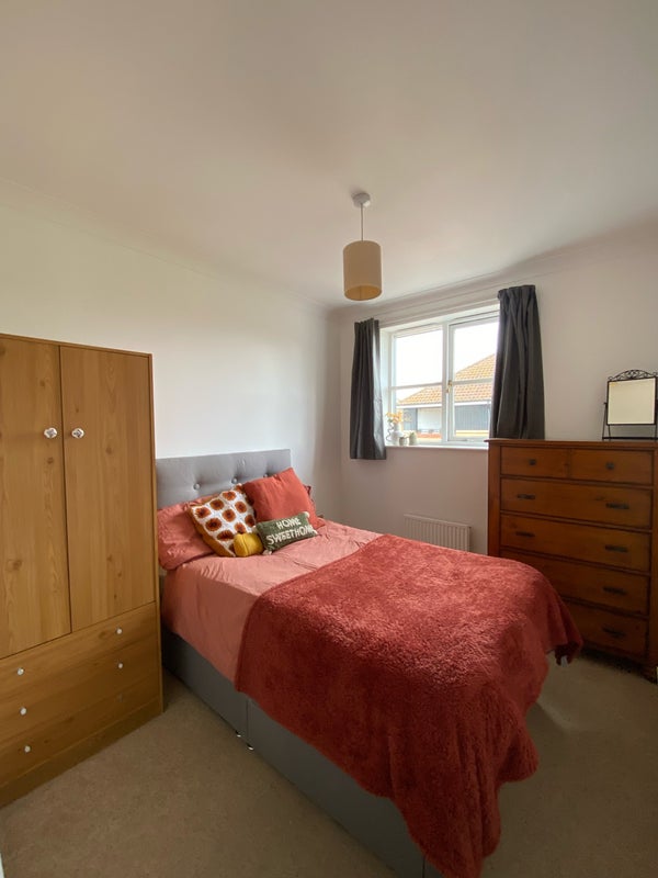 Photo 1: Double bed room