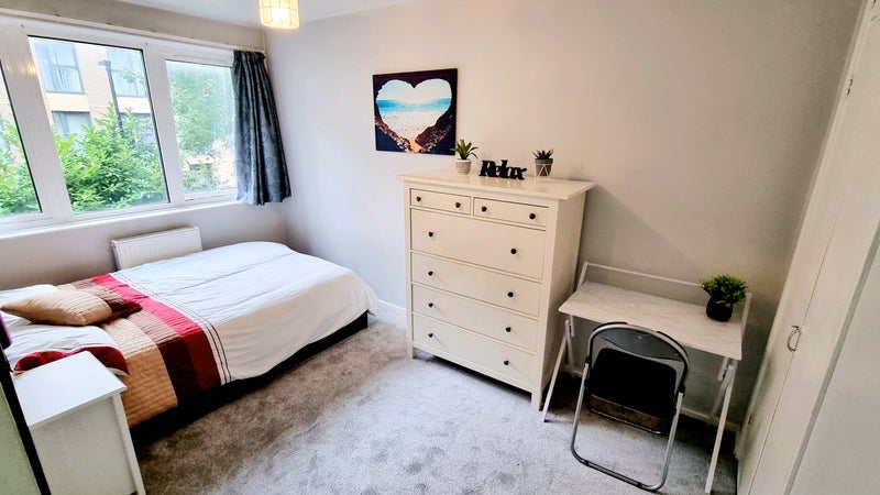 Photo 1: Bedroom 1