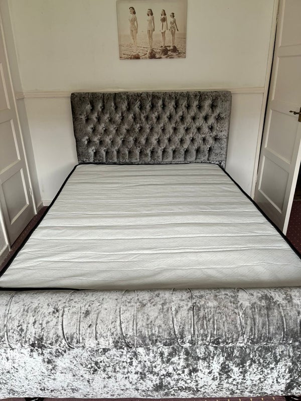Photo 1: Room 1 bed + mattress