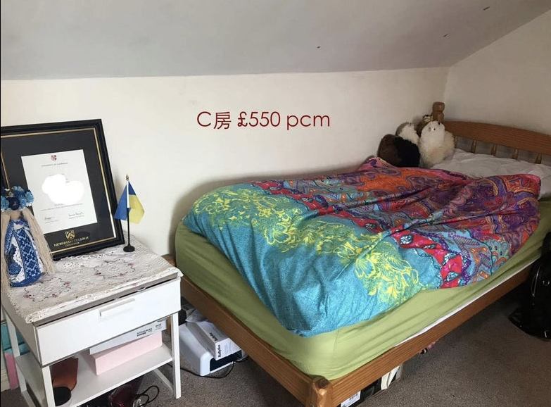 Photo 1: Bed