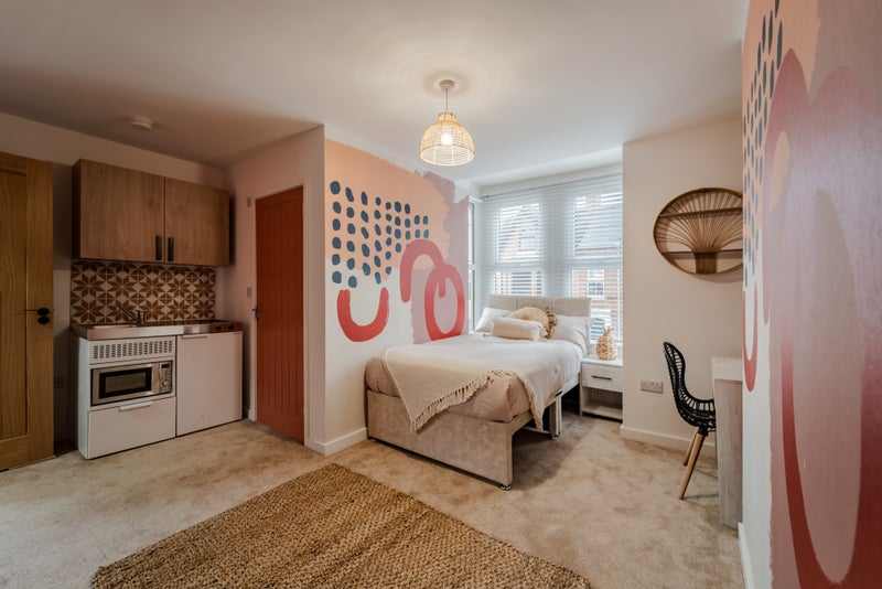 Photo 1: Studio 5- £725pcm