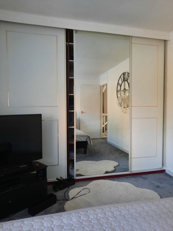 Photo 1: Bedroom