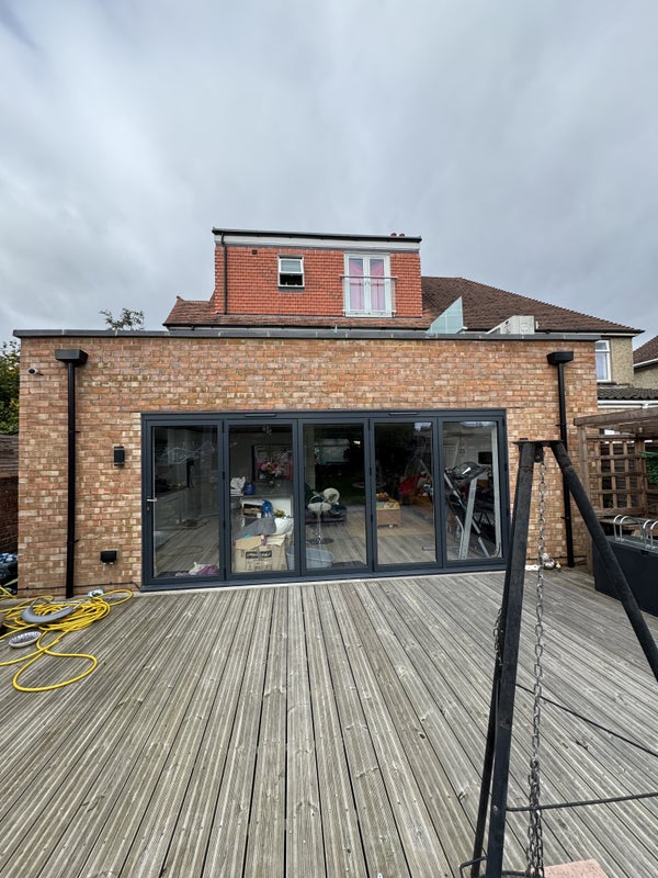Photo 1: The top part is where the room is located .It is a loft extension.