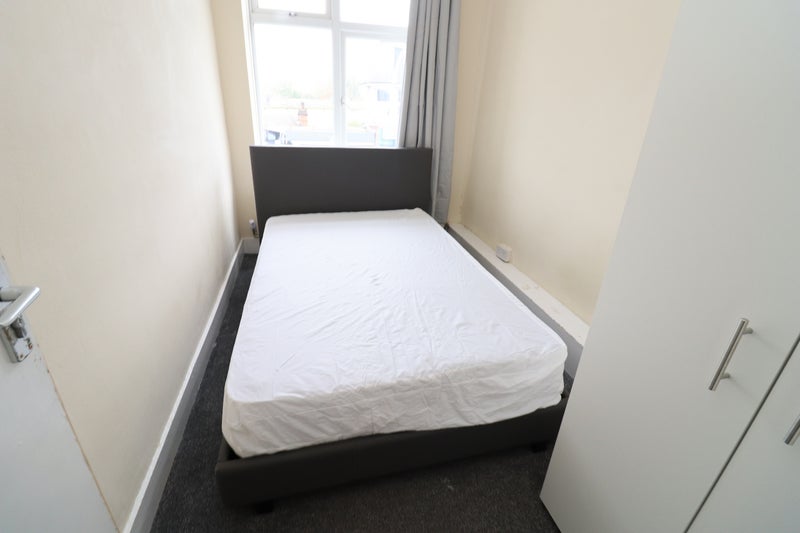 Photo 1: Room 2: £150 per week - Double room for single use - £650 per month