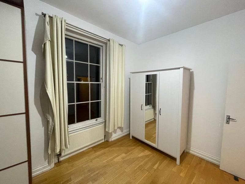 Photo 1: Bedroom