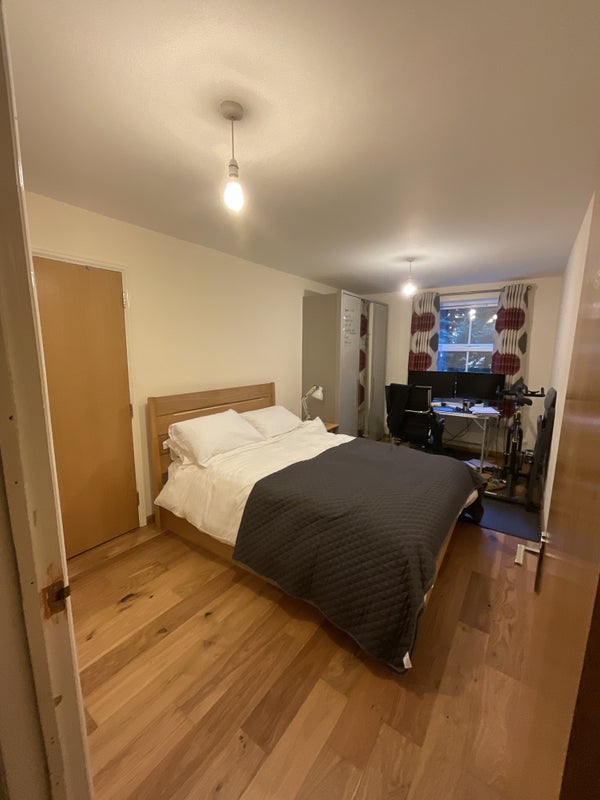 Photo 1: Bedroom