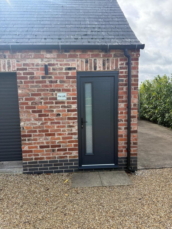 Photo 1: Front private entrance