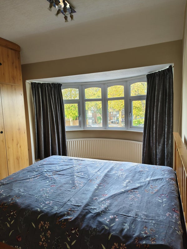 Photo 1: Bedroom 
