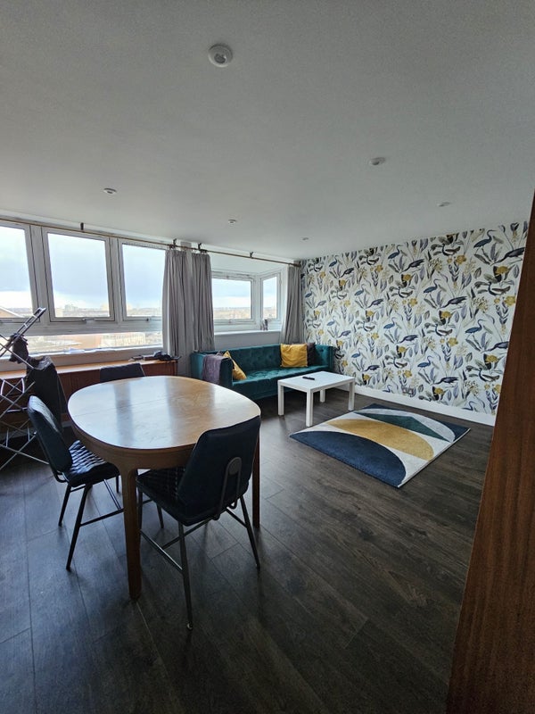 Photo 1: Lounge diner 