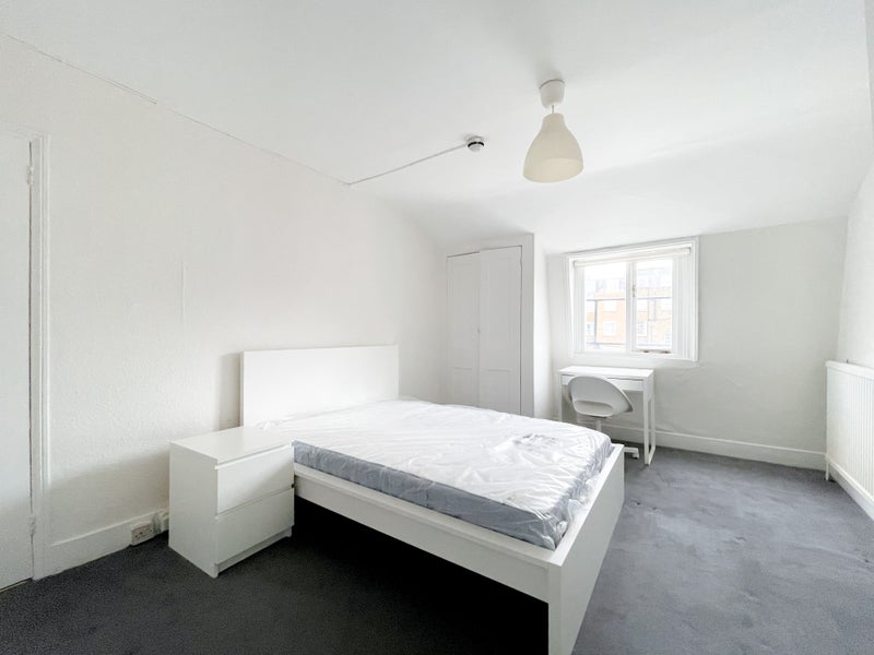 Photo 1: Room 1