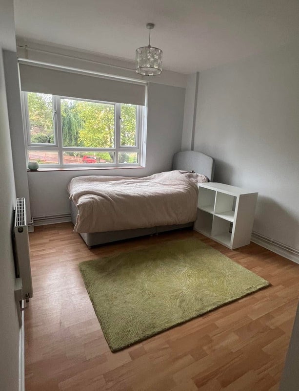 Photo 1: Bedroom
