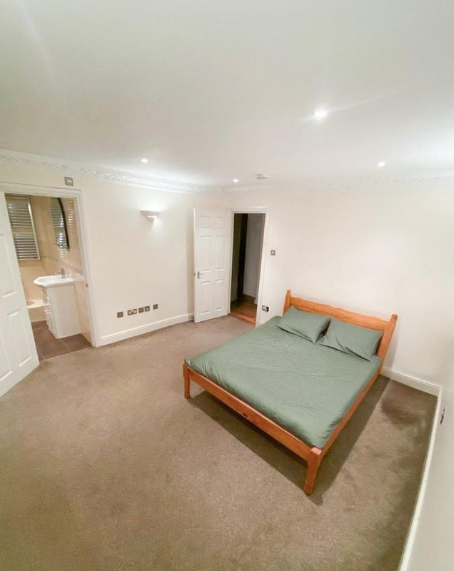 Photo 1: En-suite for Nov - £1180