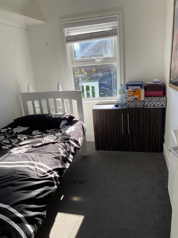 Photo 1: Single Room