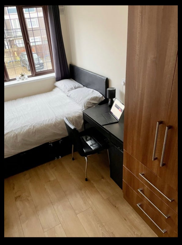 Photo 1: Double bed
