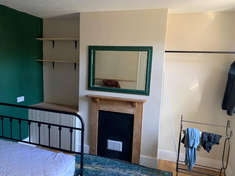 Photo 1: Room 2: Storage, Clothes rack & Mirror
