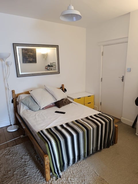 Photo 1: Bedroom