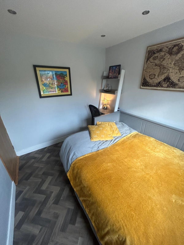 Photo 1: Double bedroom with King Size Bed