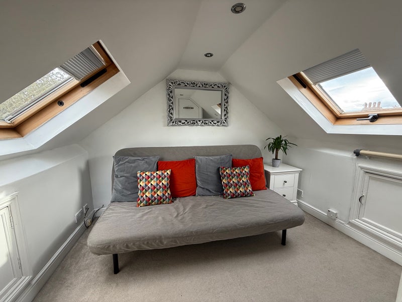 Photo 1: Lounge