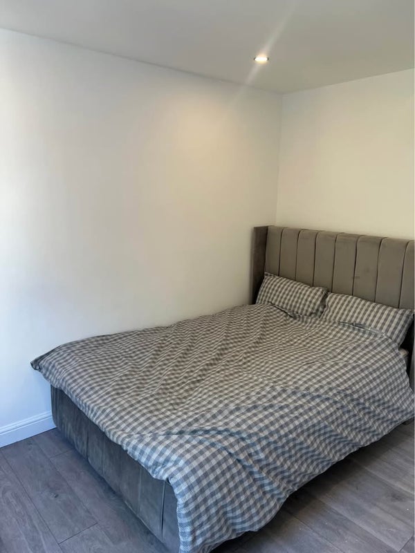Photo 1: Double Bedroom