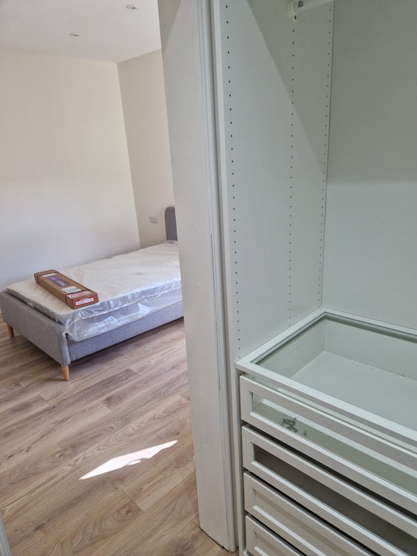 Photo 1: Room 4
