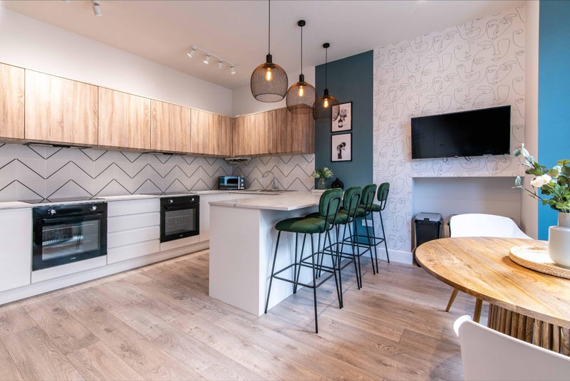 Photo 1: Kitchen/ diner