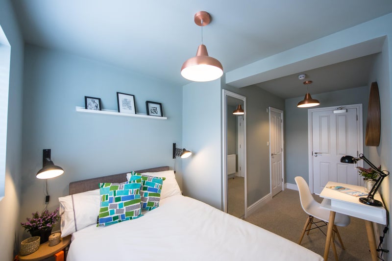 Photo 1: Room 2