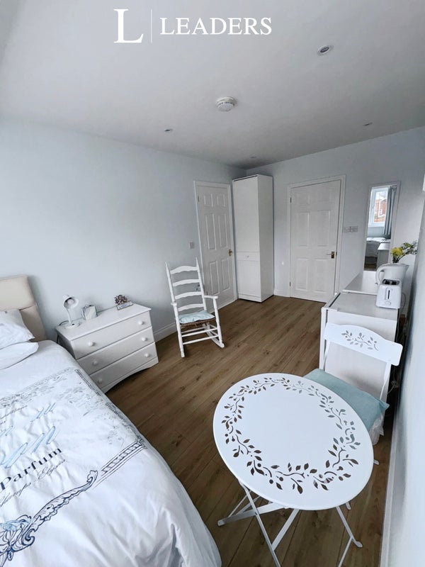 Photo 1: Room 1- £695