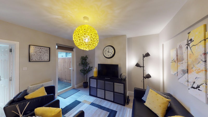 Photo 1: LOUNGE