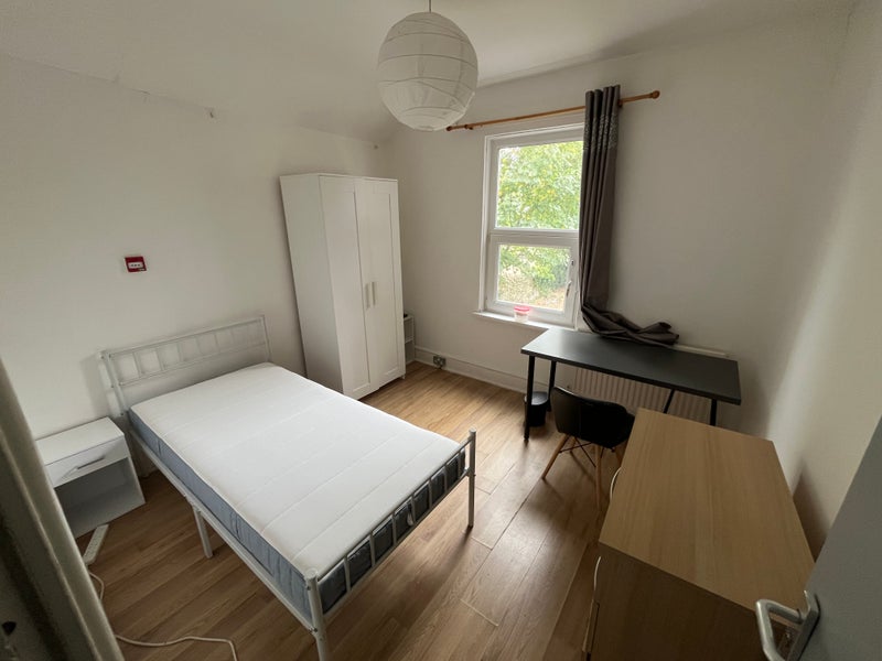 Photo 1: Room available
