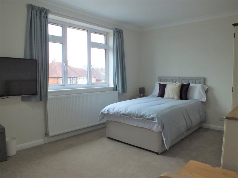 Photo 1: Room 3 available 11/11