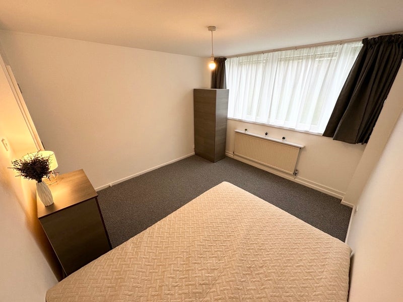 Photo 1: ROOM E