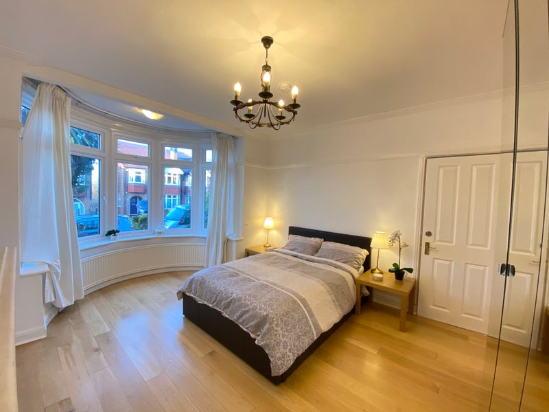 Photo 1: Room 1 