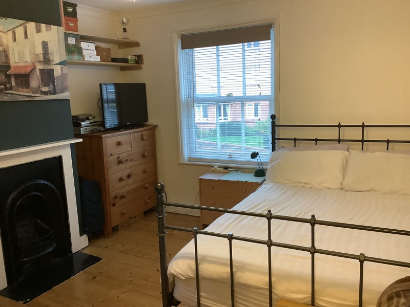Photo 1: Bedroom 1