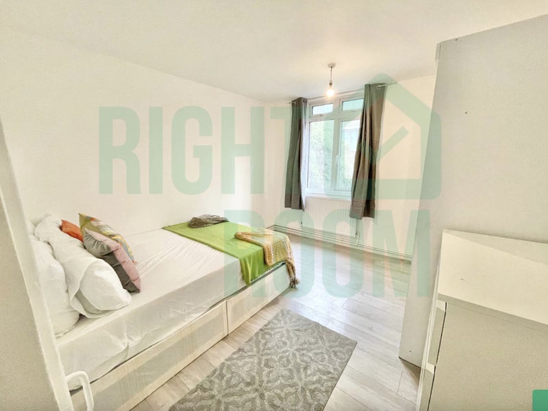Photo 1: Room 4 - £950