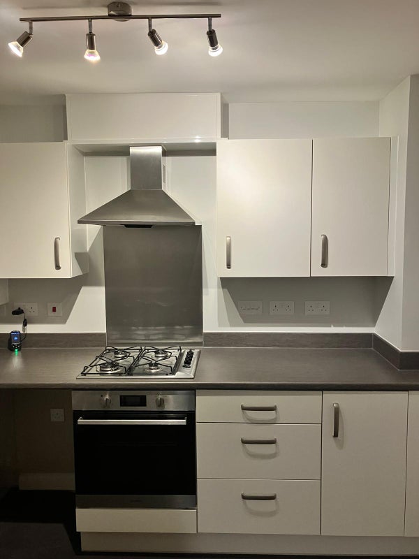 Photo 1: Kitchen