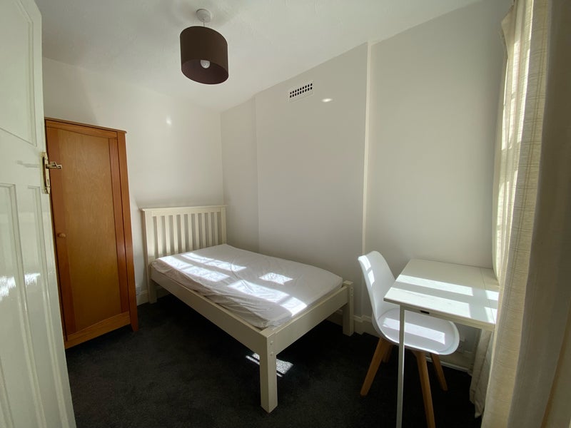 Photo 1: The room