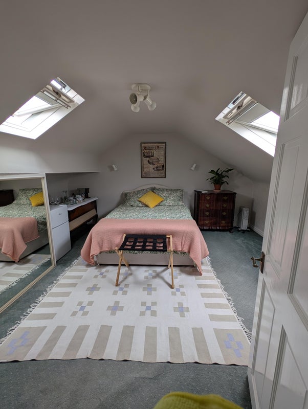 Photo 1: Bedroom 