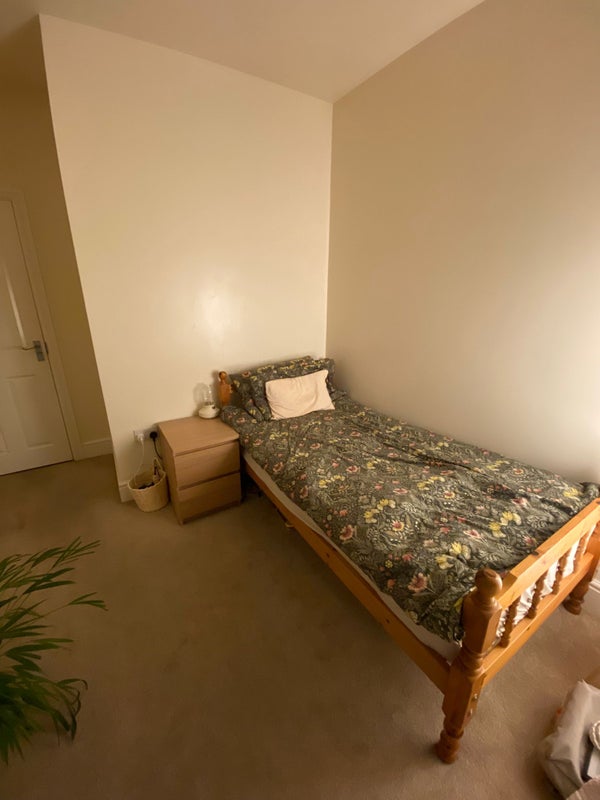 Photo 1: Single bed