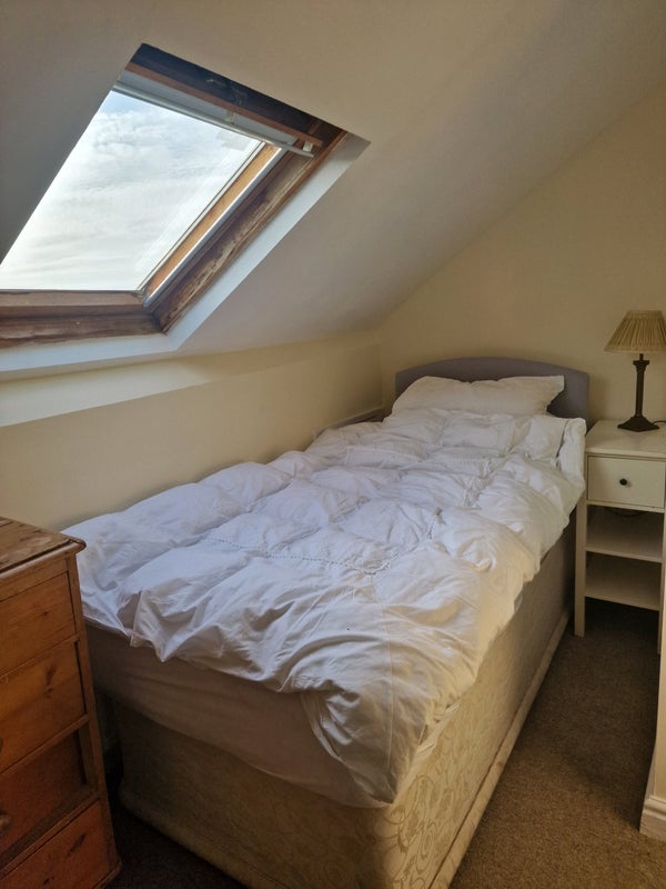 Photo 1: Single room