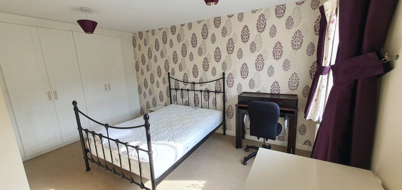 Photo 1: Ensuite 1