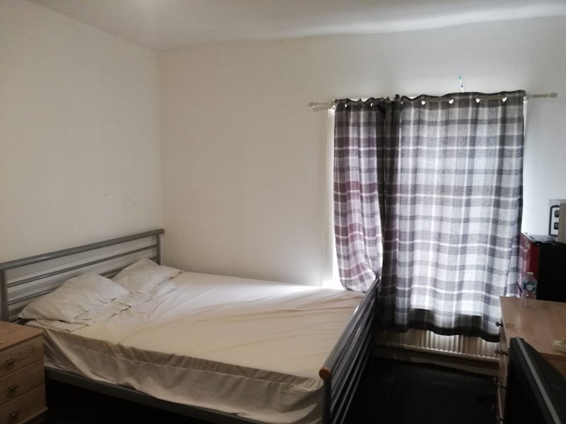 Photo 1: Room 2
