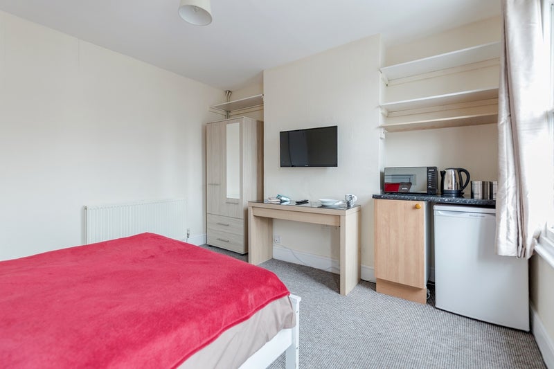 Photo 1: Room 4 - Available now 